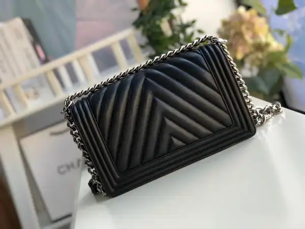 CHANEL BOY BAG 20CM 25CM