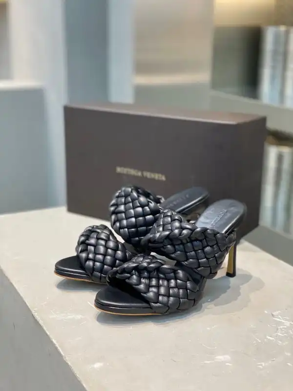 BOTTEGA VENETA Curve