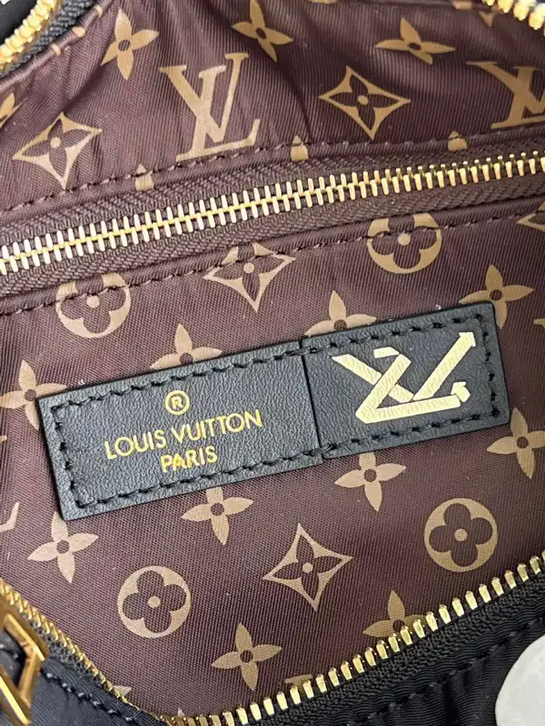 Repladies offers premium fake Louis bags at unbeatable prices. Our products are cheap because we focus on direct sales LOUIS VUITTON SPEEDY BANDOULIÈRE 25