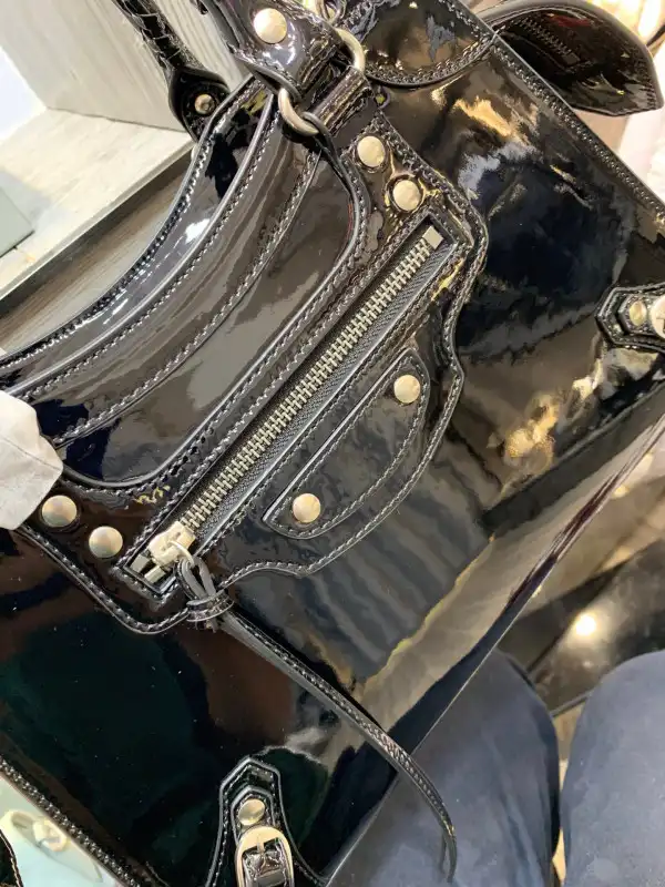 Bagsoffer BALENCIAGA NEO CLASSIC SMALL TOP HANDLE BAG