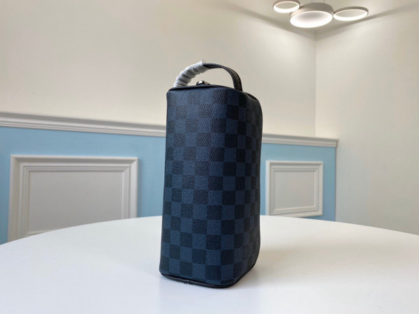 [FREE SHIPPING] LOUIS VUITTON TOILETRY POUCH