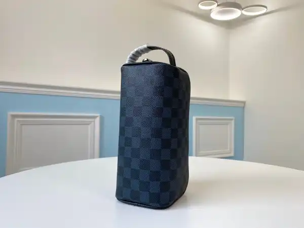 Repladies offers premium fake Louis bags at unbeatable prices. Our products are cheap because we focus on direct sales LOUIS VUITTON TOILETRY POUCH