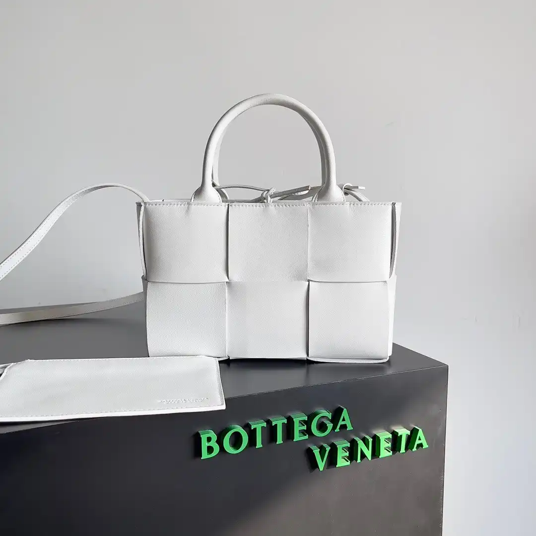 BOTTEGA VENETA ARCO MINI TOTE