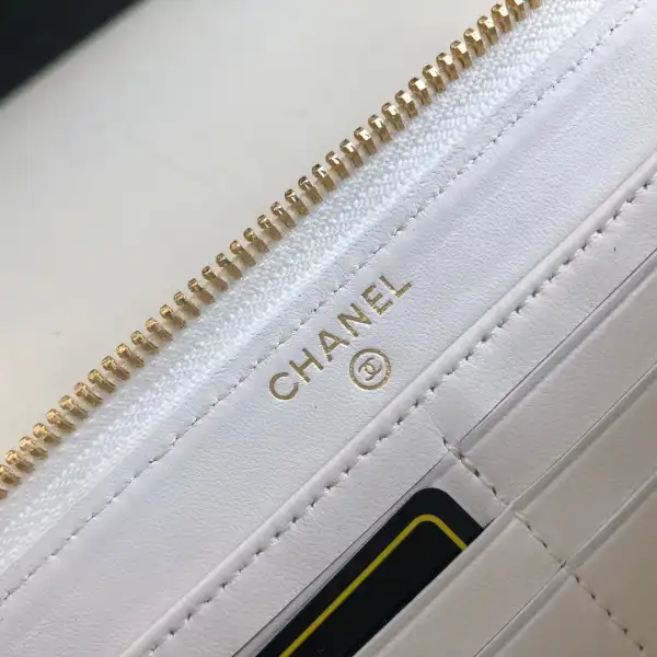 CHANEL 19 ZIPPED WALLET