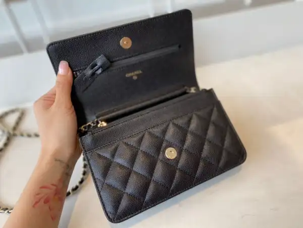 First bag ru CHANEL CHAIN WALLET CAVIAR