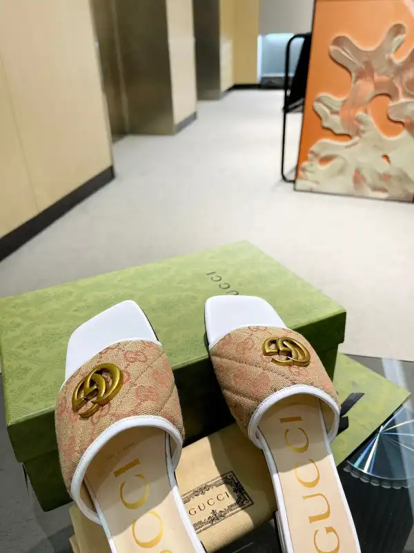 Bagsoffer GUCCI GG matelassé canvas slide sandal