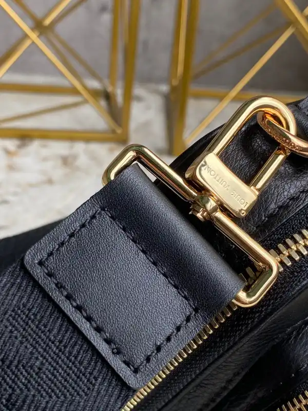 Firstbag Ru LOUIS VUITTON UTILITY CROSSBODY