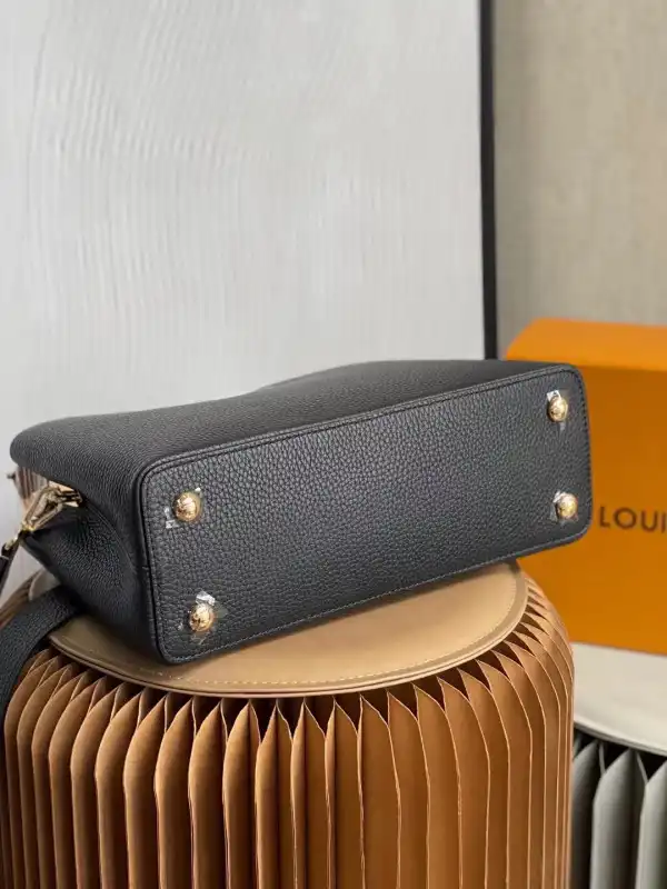 First bag ru Louis Vuitton CAPUCINES MM