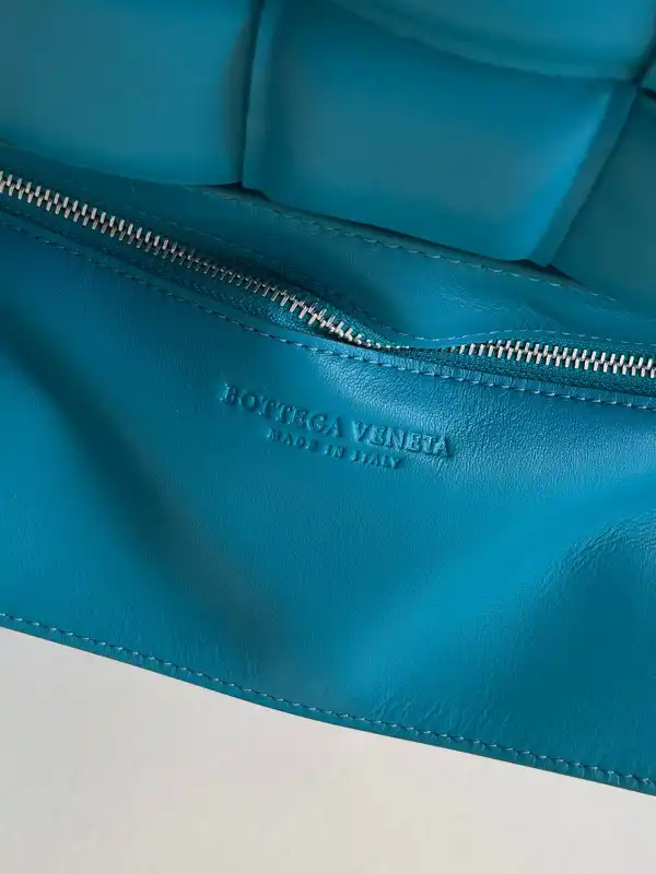 BOTTEGA VENETA CASSETTE