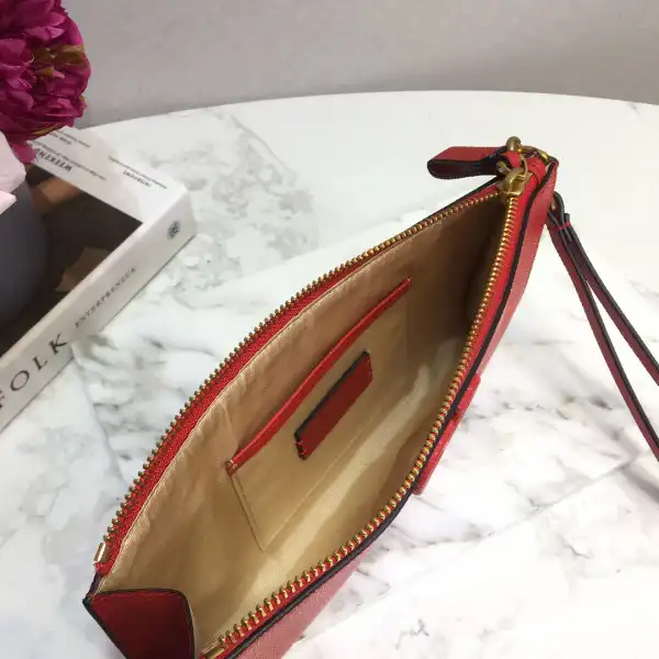 Bagsoffer VALENTINO GARAVANI VSLING GRAINY CLUTCH