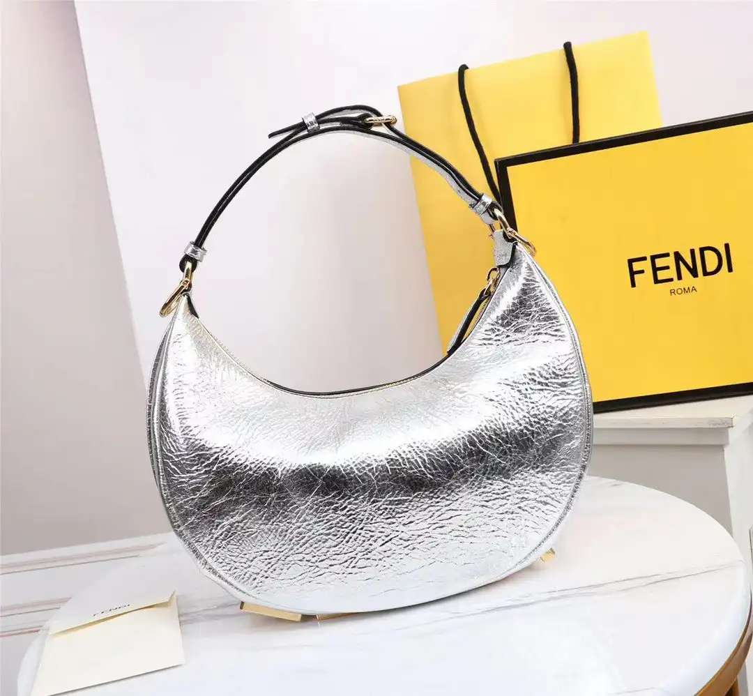 First bag ru Fendi Fendigraphy Small