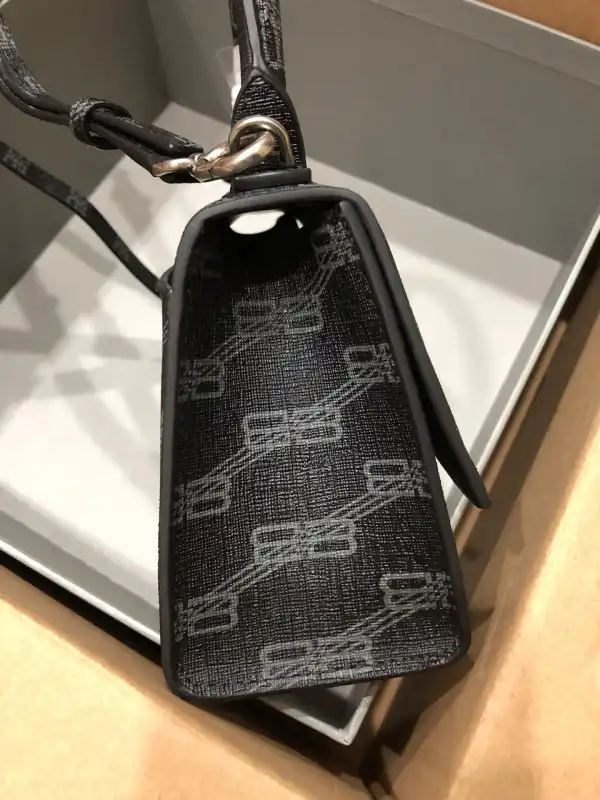 Frstbag ru BALENCIAGA HOURGLASS