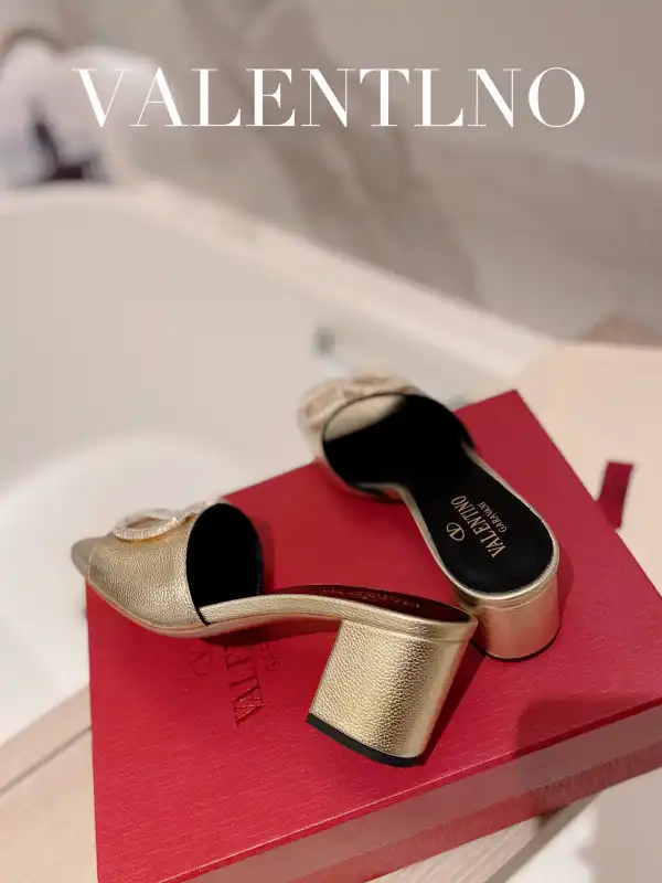 Frstbag ru VALENTINO VLOGO SIGNATURE SLIDE SANDAL