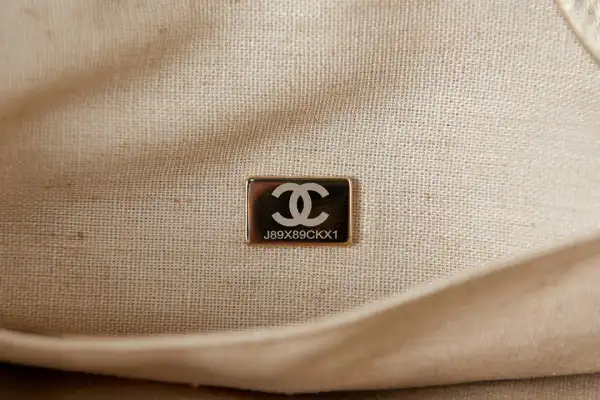 CHANEL SHOPPING BAG