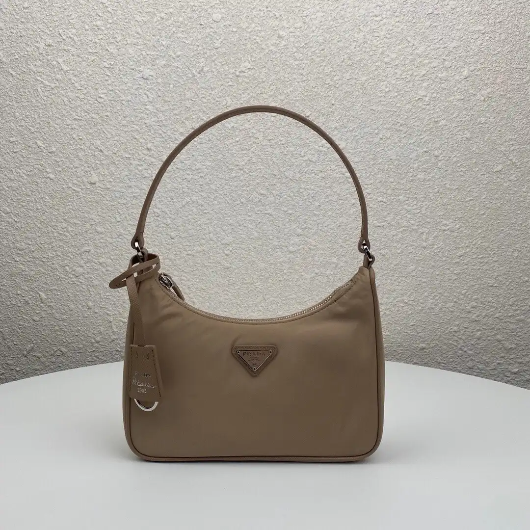 First bag ru Prada Re-Edition 2005 Re-Nylon mini bag