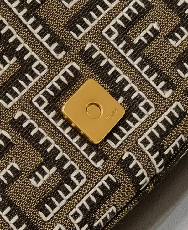 FENDI BAGUETTE