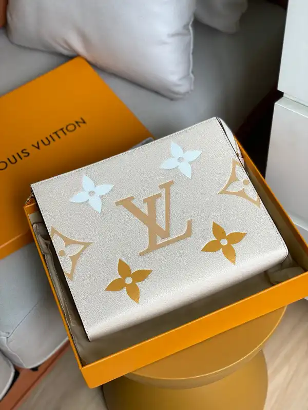 Frstbag ru LOUIS VUITTON TOILETRY POUCH 26