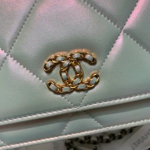 Frstbag ru CHANEL19 WALLET ON CHAIN