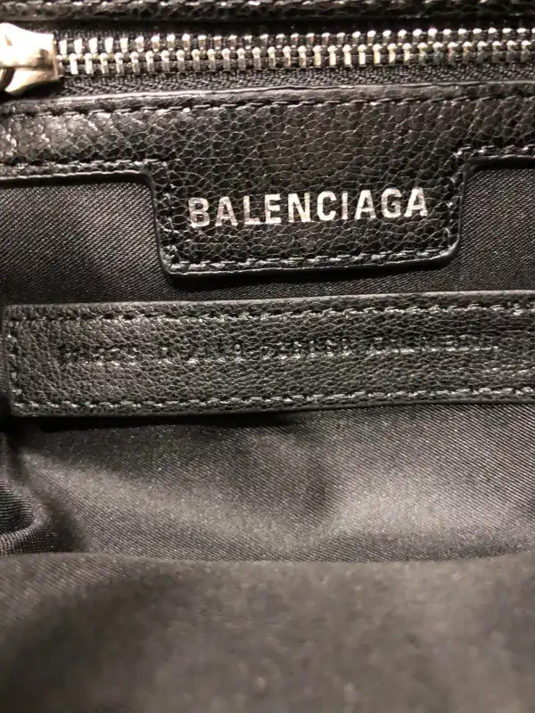 BALENCIAGA WOMEN'S LE CAGOLE SMALL SHOULDER BAG