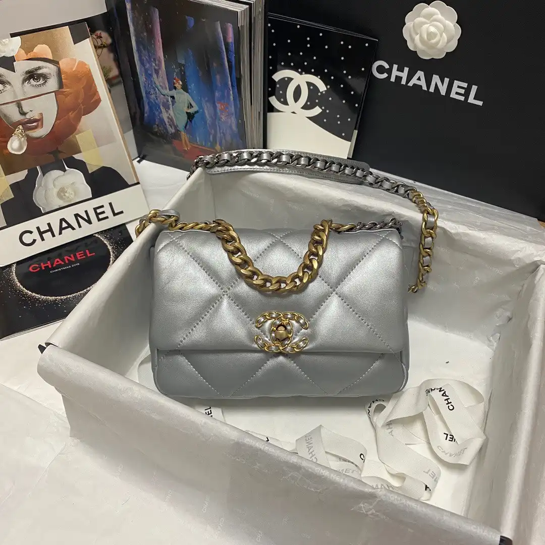 CHANEL 19 FLAP BAG