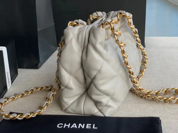 First Bag Ru CHANEL SMALL TOTE