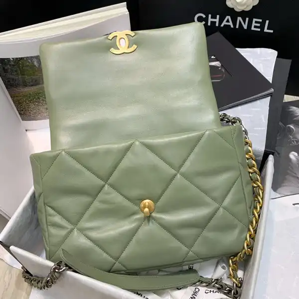 CHANEL 19 FLAP BAG