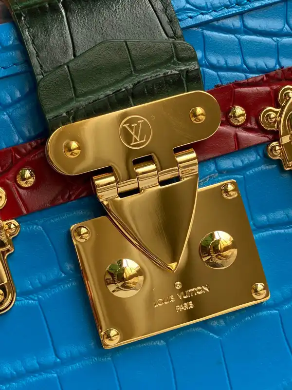 LOUIS VUITTON PETITE MALLE