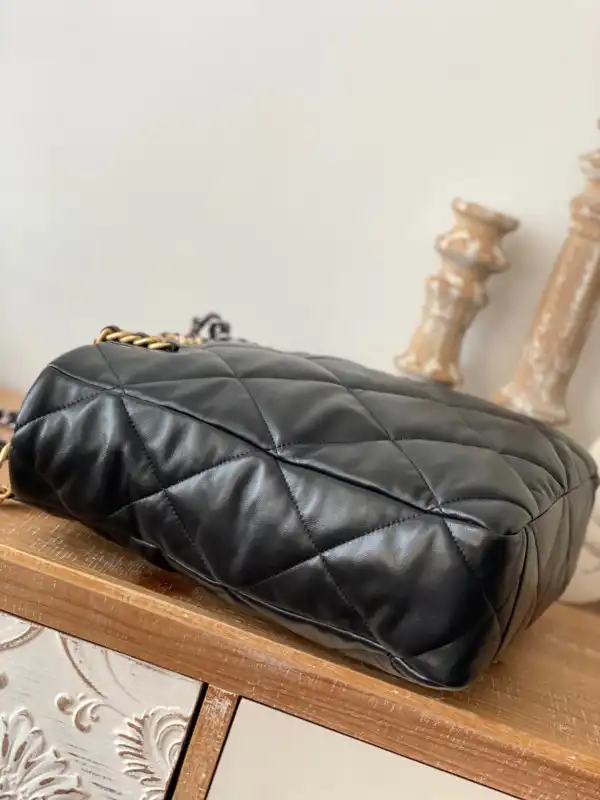 First bag ru CHANEL 19 SHOPPING BAG