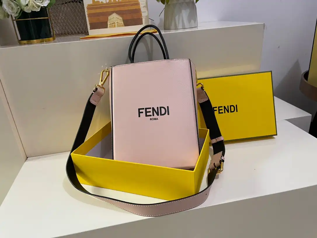 Firstbag Ru FENDI PACK SMALL SHOPPING BAG