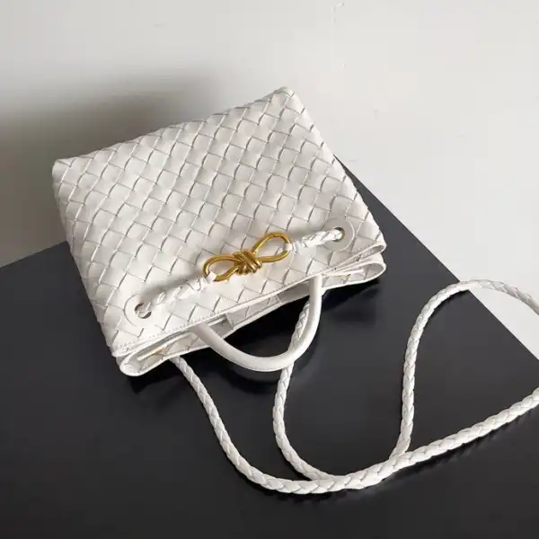 First bag ru BOTTEGA VENETA MEDIUM ANDIAMO