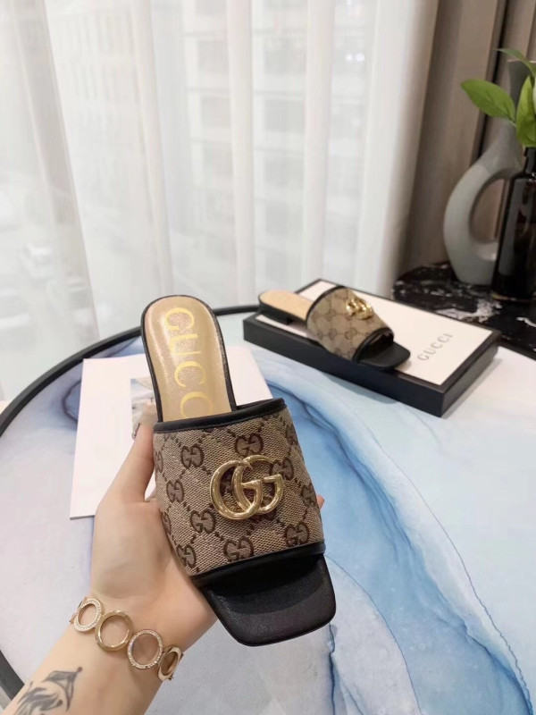 [FREE SHIPPING] GUCCI GG matelassé canvas slide sandal