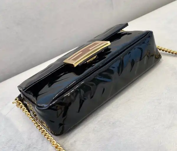 FENDI BAGUETTE MINI