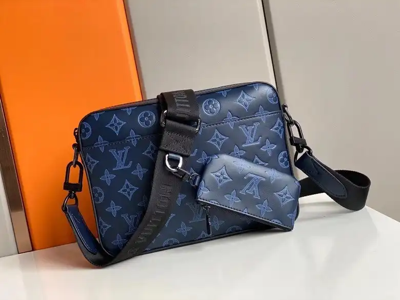 LOUIS VUITTON DUO MESSENGER