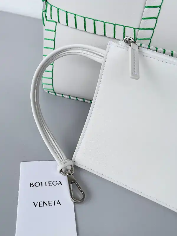 BOTTEGA VENETA Small Arco Tote Bag