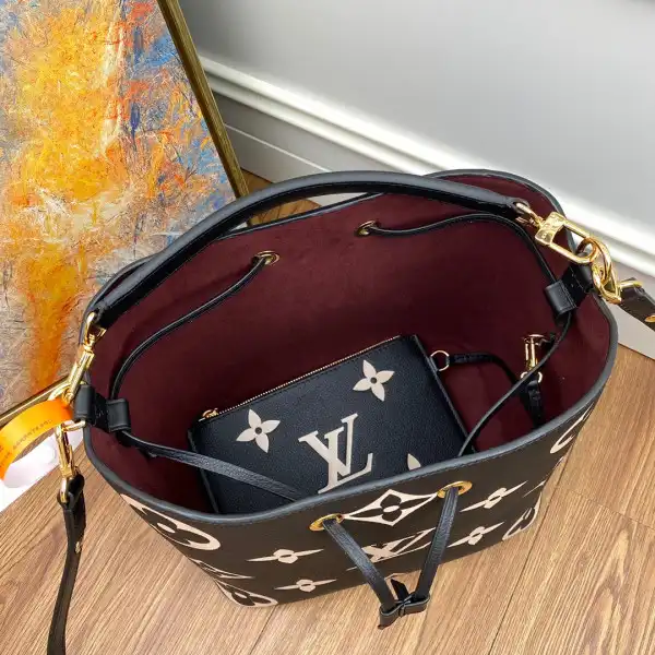 LOUIS VUITTON NÉONOÉ