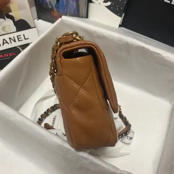 First bag ru CHANEL 19 FLAP BAG