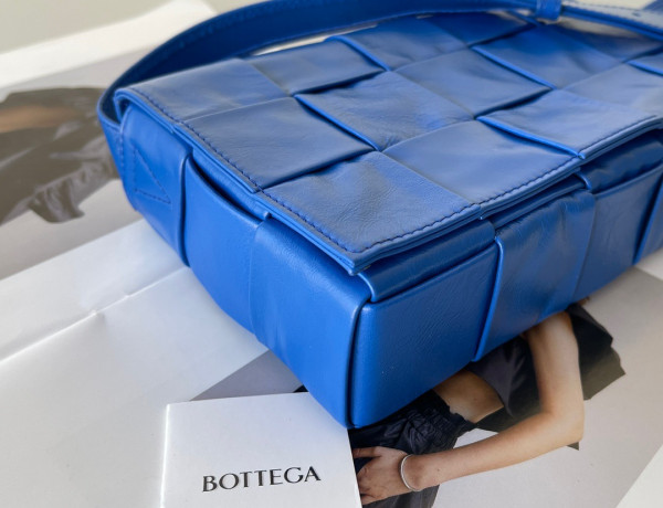 HOT SALE BOTTEGA VENETA CASSETTE