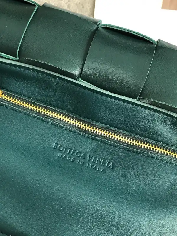 First bag ru BOTTEGA VENETA CASSETTE