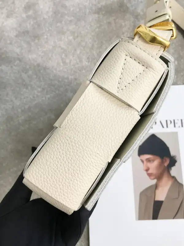 BOTTEGA VENETA CASSETTE