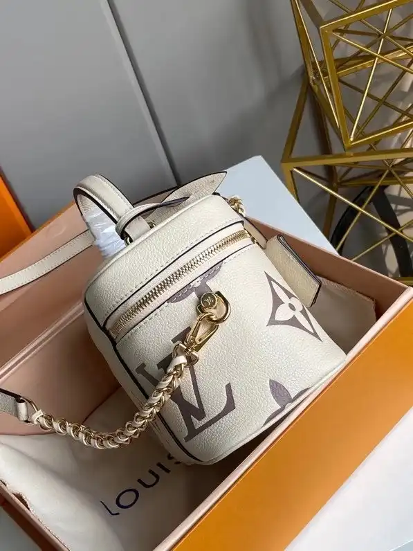 Frstbag ru LOUIS VUITTON VANITY PM