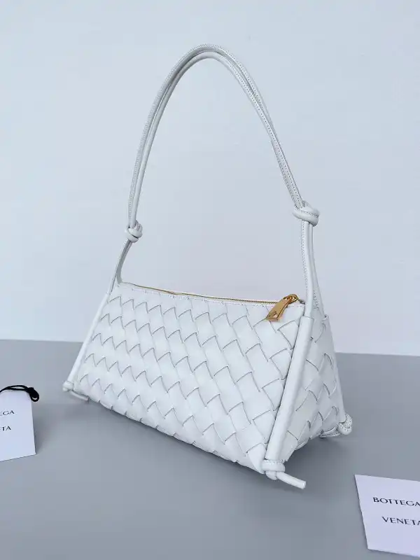 Yupoo bagsoffer BOTTEGA VENETA Pouch On Strap