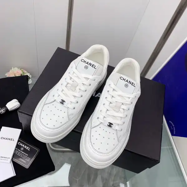 CHANEL SNEAKER