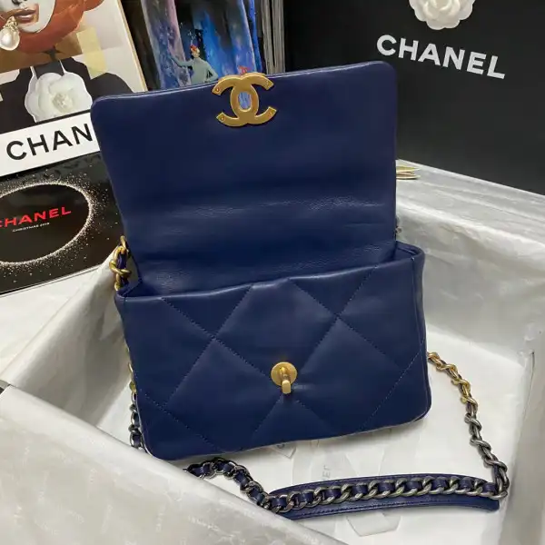 CHANEL 19 FLAP BAG