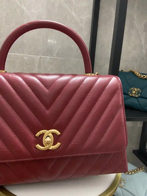 First bag ru CHANEL COCO HANDLE BAG