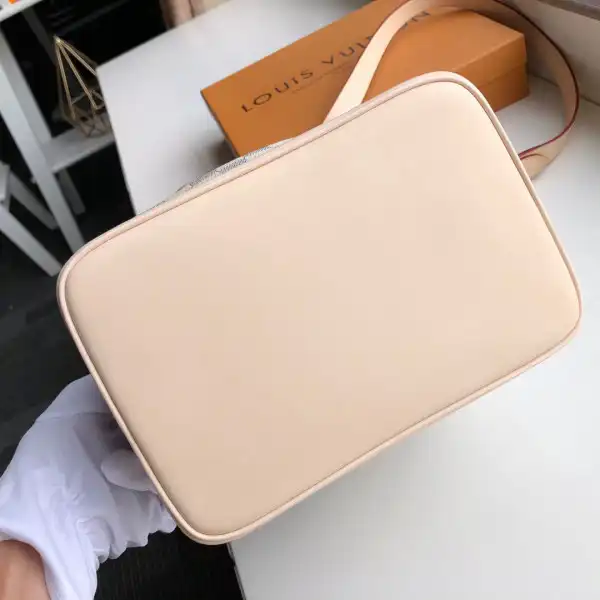 First bag ru LOUIS VUITTON NOE BB