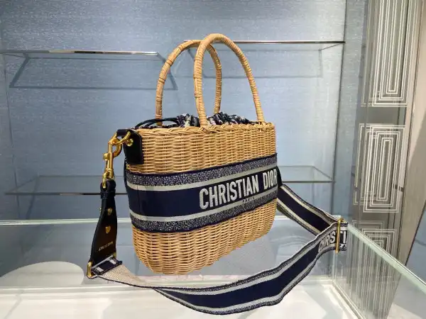 DIRO WICKER BASKET BAG