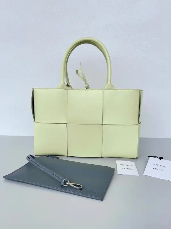 BOTTEGA VENETA Small Arco Tote Bag