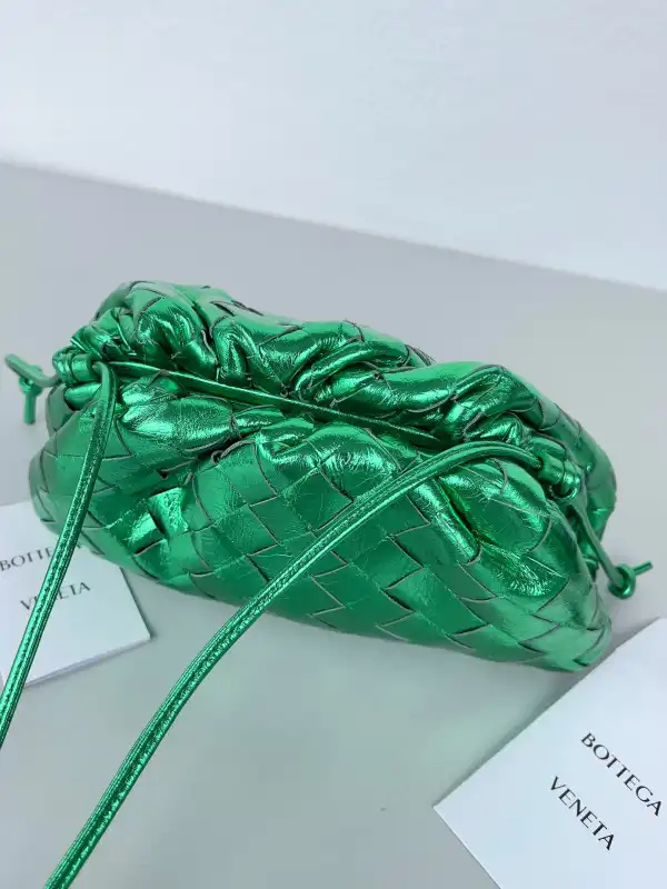 First bag ru BOTTEGA VENETA MINI POUCH