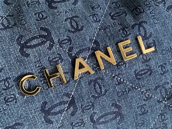 CHANEL 22 SMALL HANDBAG