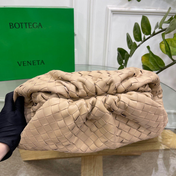 [FREE SHIPPING] BOTTEGA VENETA Pouch